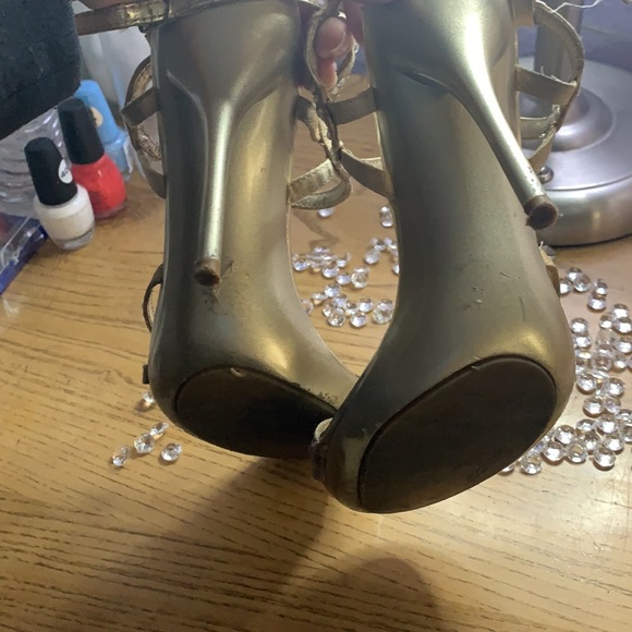 Heels - Picture 4 of 4